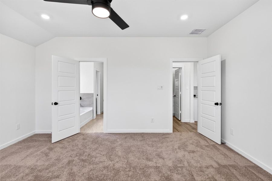 Spacious, unfurnished interior of a new home in , Alvin (Image 29).