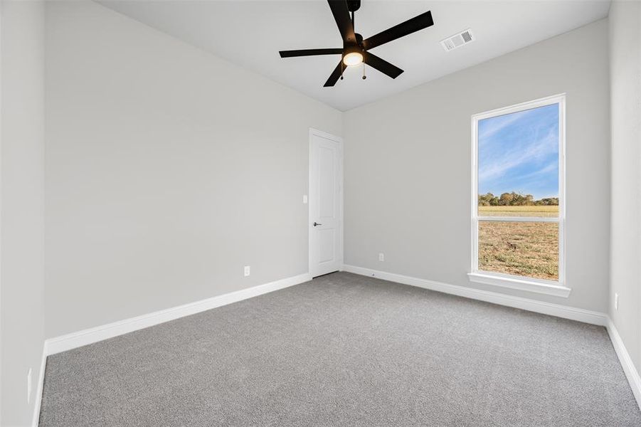 Spacious, unfurnished interior of a new home in Waterfall Ranch - 1 Acre Lots, Waxahachie (Image 13). Spacious, unfurnished interior of a new home in Waterfall Ranch - 1 Acre Lots, Waxahachie (Image 13).