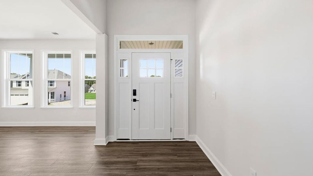 Spacious, unfurnished interior of a new home in Blue Ridge Trail, Fountain Inn (Image 16).