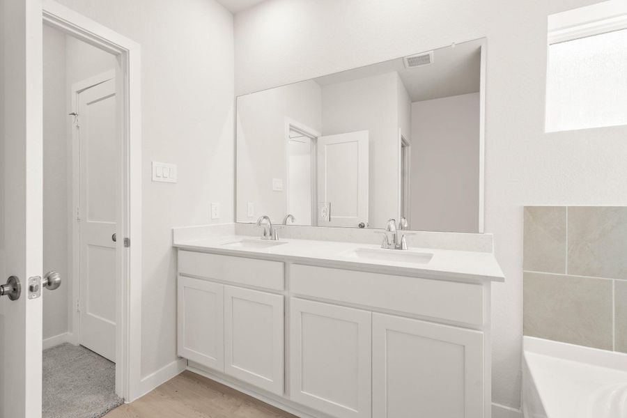 Furnished interior view inside a new home in Martha's Vineyard, Alvin (Image 12).