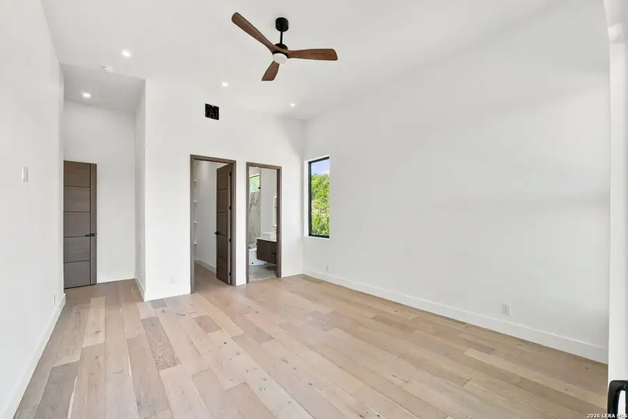 Spacious, unfurnished interior of a new home in , San Antonio (Image 26).