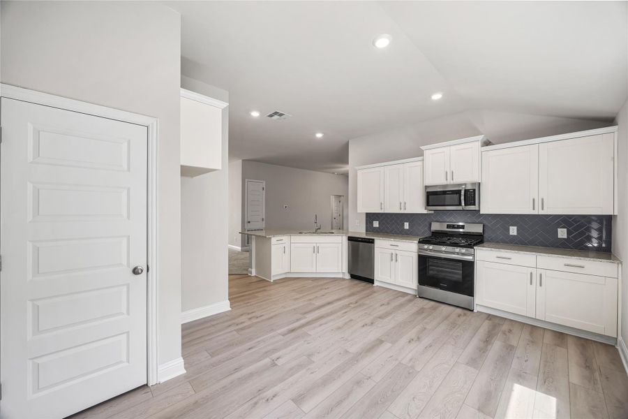 Furnished interior view inside a new home in Grand Oaks Reserve, Cleveland (Image 5). Furnished interior view inside a new home in Grand Oaks Reserve, Cleveland (Image 5).