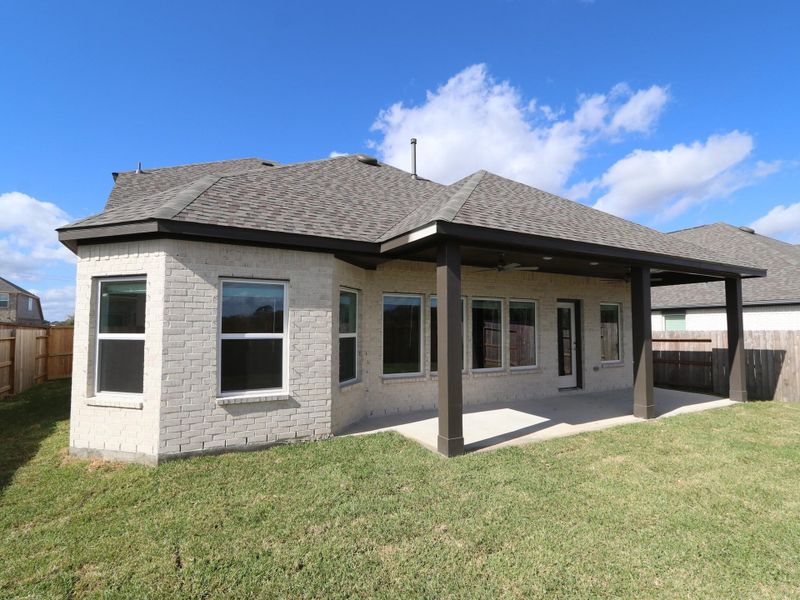 Exterior details and patio area of a home in Lago Mar, Santa Fe (Image 4). Exterior details and patio area of a home in Lago Mar, Santa Fe (Image 4).
