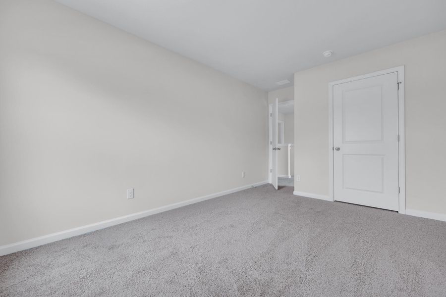 Spacious, unfurnished interior of a new home in Hillcrest, Ravenel (Image 31).