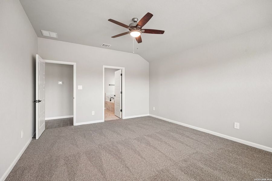 Spacious, unfurnished interior of a new home in , San Antonio (Image 23).