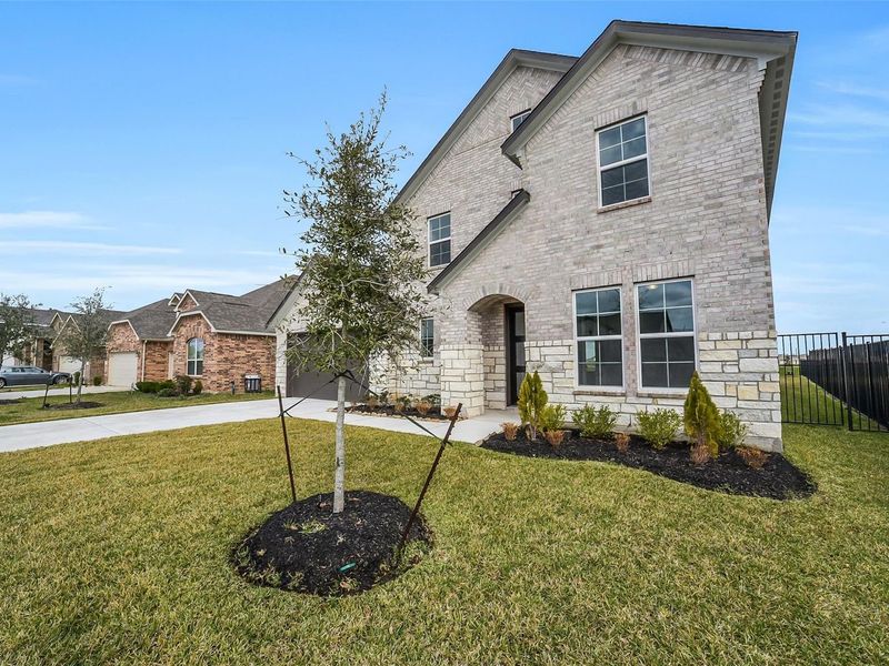 Front exterior of a new home in Sierra Vista, Rosharon, TX, highlighting curb appeal (Image 24).
