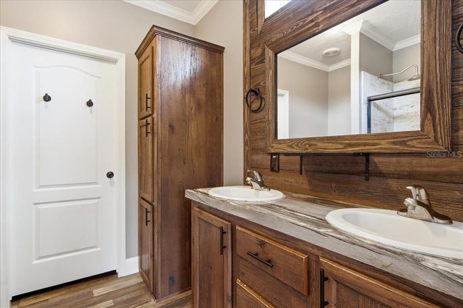 Furnished interior view inside a new home in , Bushnell (Image 12).