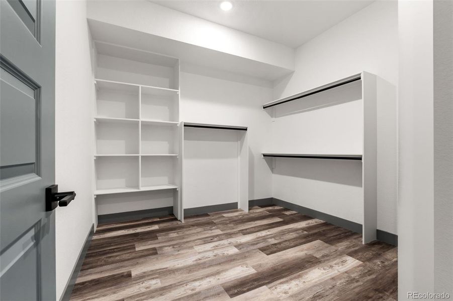 Spacious, unfurnished interior of a new home in , Strasburg (Image 32).