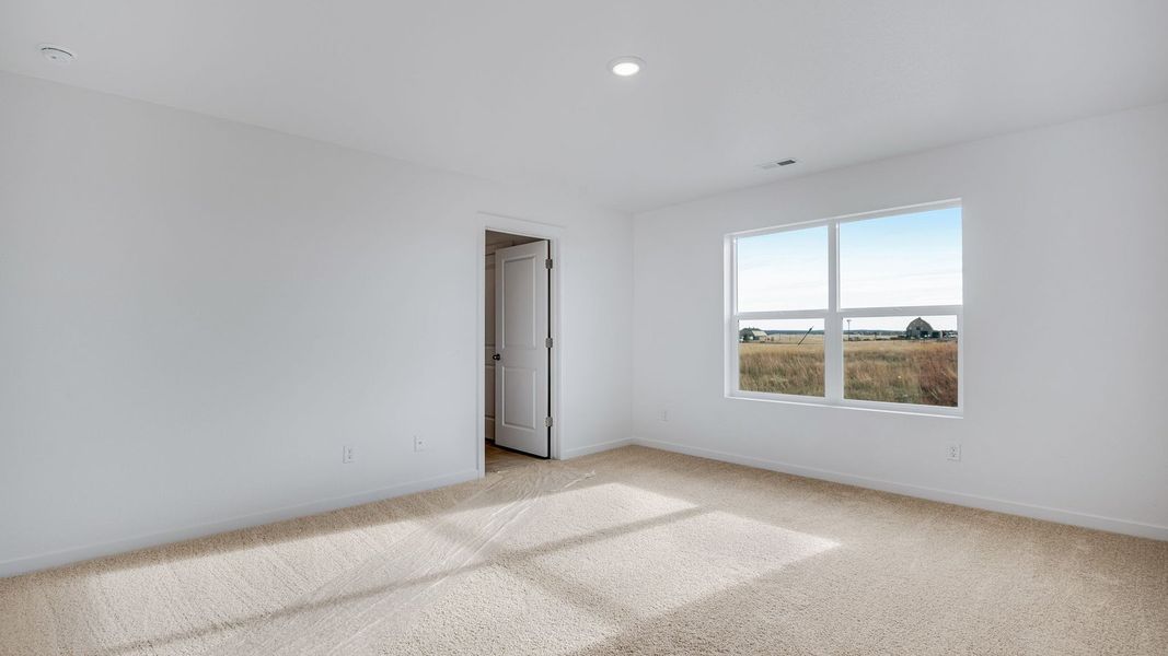 Spacious, unfurnished interior of a new home in Silver Peaks, Lochbuie (Image 27).