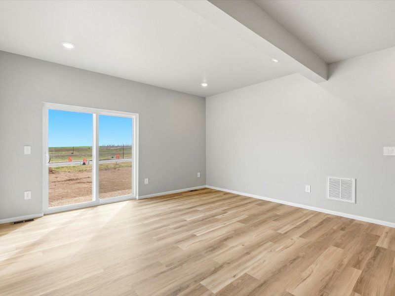 Spacious, unfurnished interior of a new home in Lake Bluff, Greeley (Image 12).