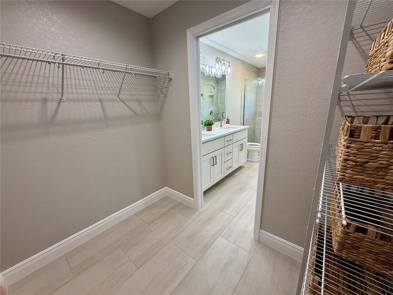 Spacious, unfurnished interior of a new home in , Ocala (Image 31).