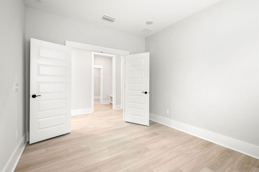 Spacious, unfurnished interior of a new home in Del Webb Savannah at Heartwood, Richmond Hill (Image 23).