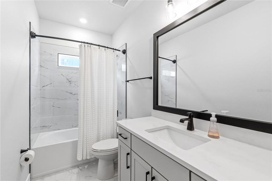 Furnished interior view inside a new home in Emerald Landing at Waterside at Lakewood Ranch – Cottage Series, Sarasota (Image 19). Furnished interior view inside a new home in Emerald Landing at Waterside at Lakewood Ranch – Cottage Series, Sarasota (Image 19).