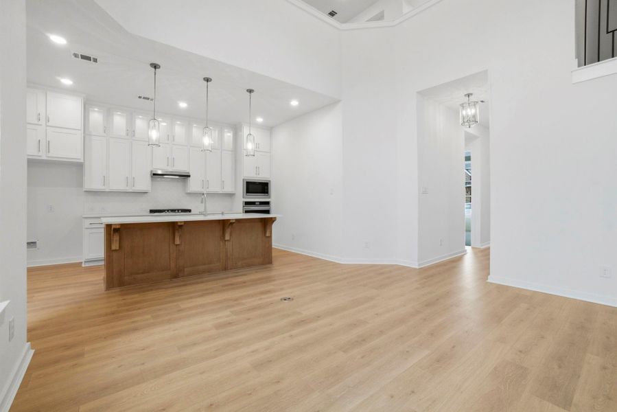 Spacious, unfurnished interior of a new home in Woodforest, Montgomery (Image 15).