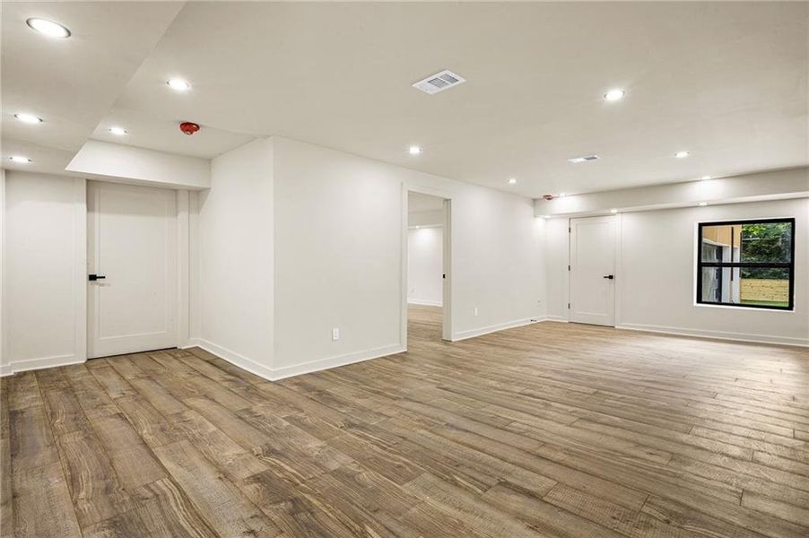 Spacious, unfurnished interior of a new home in , Atlanta (Image 39).