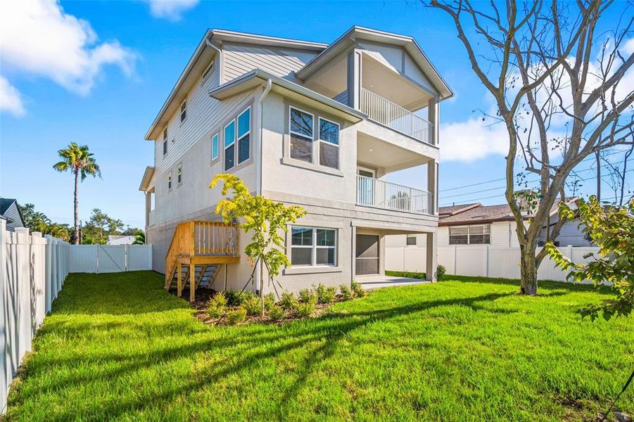 Exterior details and patio area of a home in , St. Petersburg (Image 22).