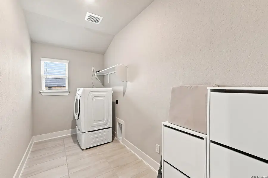 Furnished interior view inside a new home in Fox Falls, Boerne (Image 12).