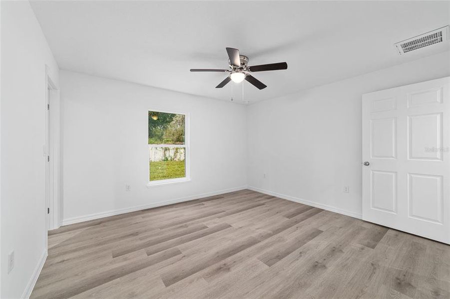 Spacious, unfurnished interior of a new home in , Dunnellon (Image 81).