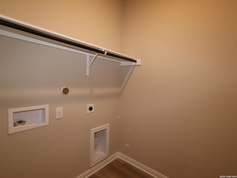 Spacious, unfurnished interior of a new home in Agave, San Antonio (Image 28).