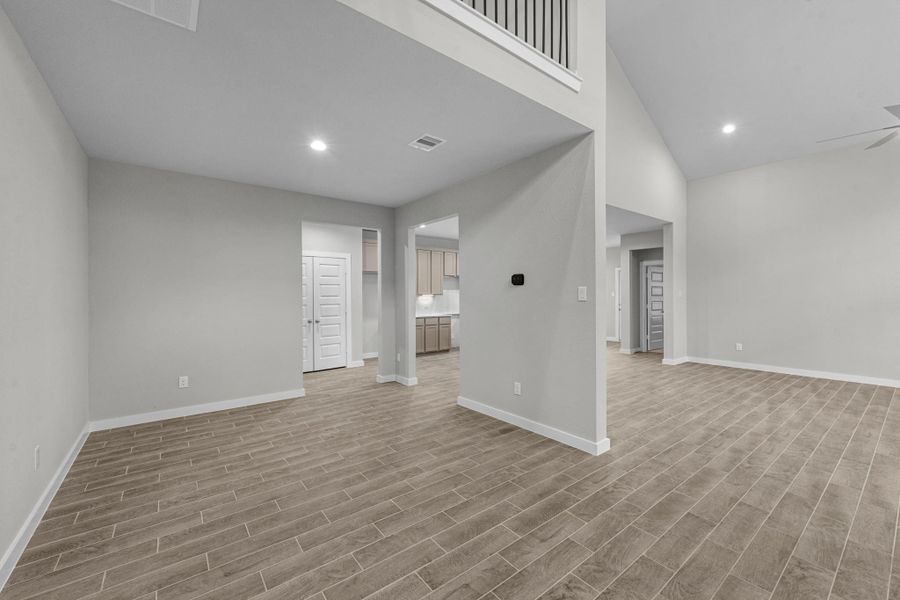 Spacious, unfurnished interior of a new home in Barton Creek Ranch, Conroe (Image 20). Spacious, unfurnished interior of a new home in Barton Creek Ranch, Conroe (Image 20).