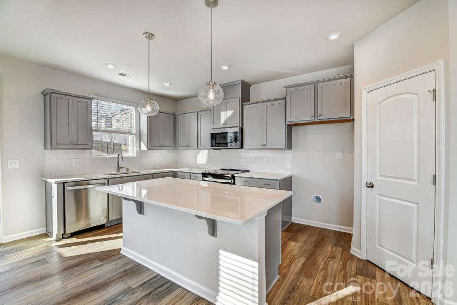 For representation purposes of floorplan only, actual homesite is under construction and design and structural options may vary For representation purposes of floorplan only, actual homesite is under construction and design and structural options may vary