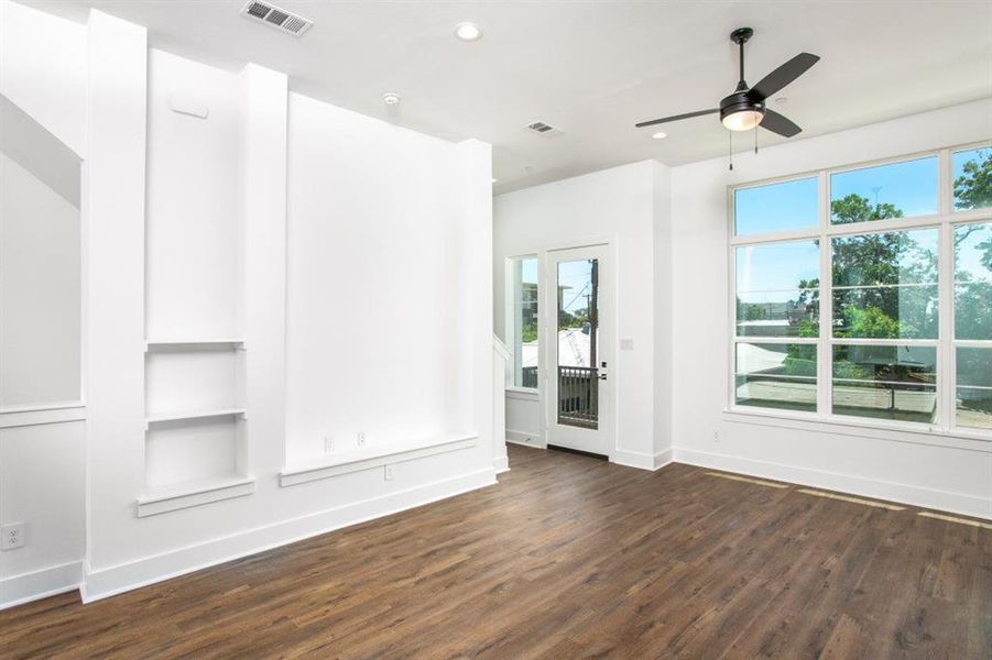 Spacious, unfurnished interior of a new home in , Farmers Branch (Image 18).