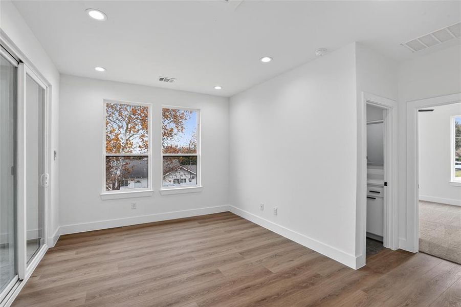 Spacious, unfurnished interior of a new home in , Dallas (Image 19). Spacious, unfurnished interior of a new home in , Dallas (Image 19).
