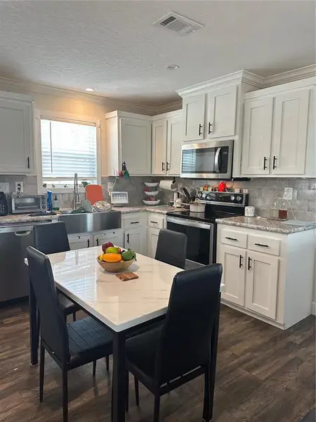Furnished interior view inside a new home in , Ocala (Image 4).