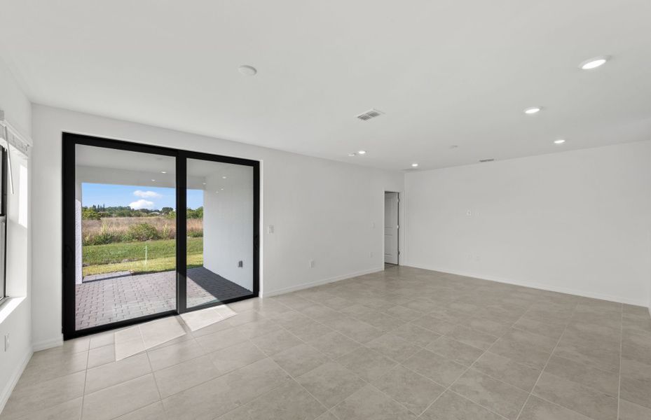 Spacious, unfurnished interior of a new home in Whispering Lakes, Lehigh Acres (Image 20).