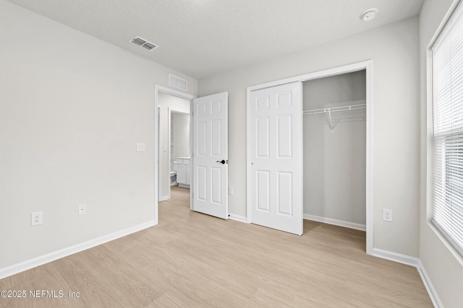 Spacious, unfurnished interior of a new home in , Jacksonville (Image 16).