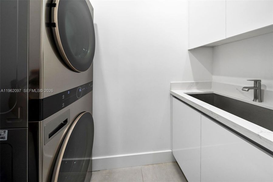 Close-up of interior finishes inside a home in , Fort Lauderdale (Image 22).