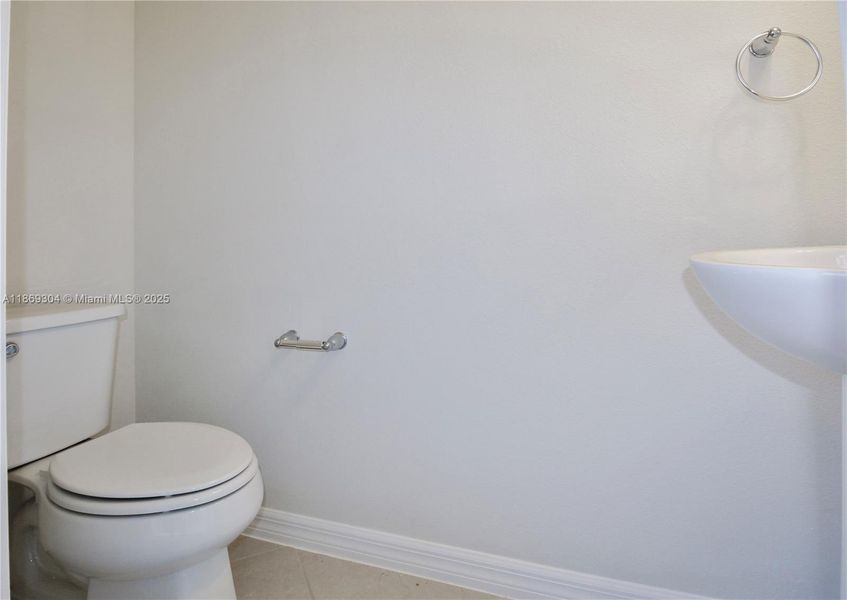 Furnished interior view inside a new home in , Clermont (Image 4).