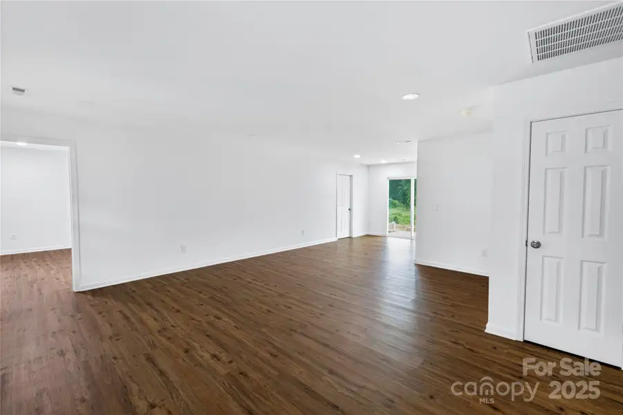 Spacious, unfurnished interior of a new home in , Gastonia (Image 13).