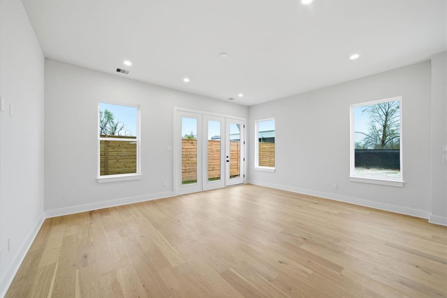 Spacious, unfurnished interior of a new home in , Houston (Image 25).