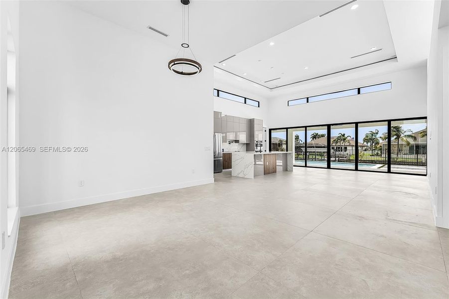 Spacious, unfurnished interior of a new home in , Cape Coral (Image 14).