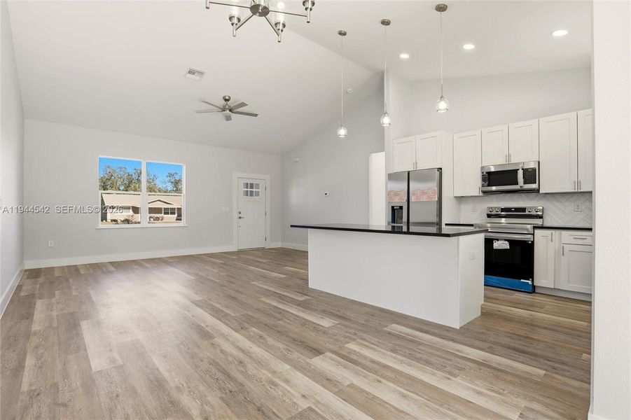 Spacious, unfurnished interior of a new home in , Sebring (Image 27).