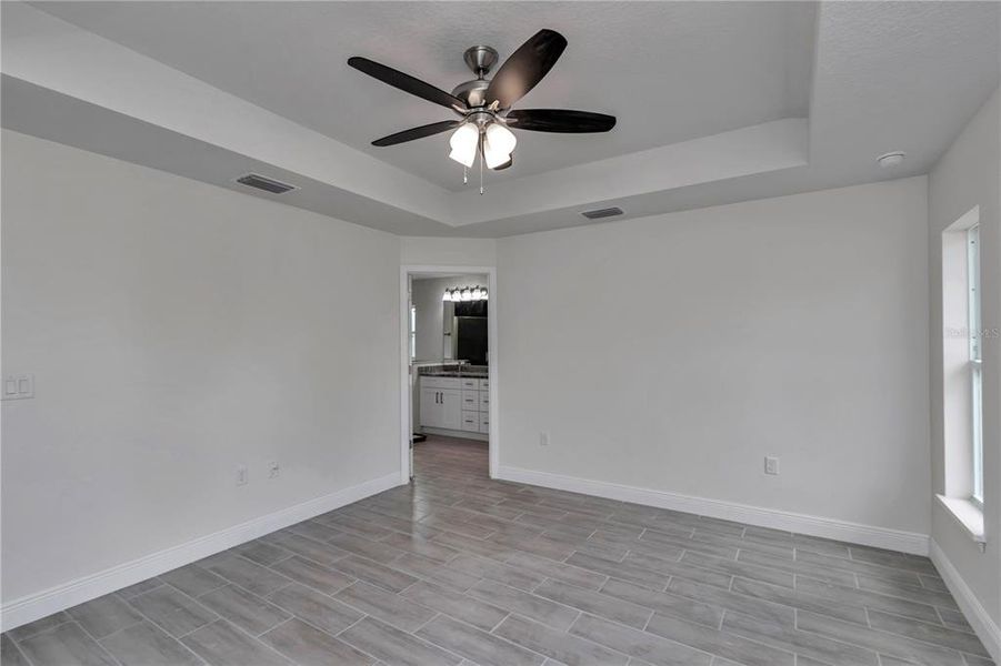 Spacious, unfurnished interior of a new home in , Ocala (Image 39).