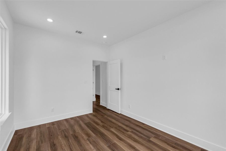 Spacious, unfurnished interior of a new home in , Brookeland (Image 23).