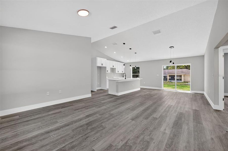 Spacious, unfurnished interior of a new home in , Dunnellon (Image 12).