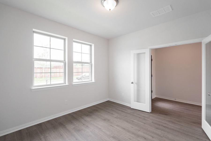 Spacious, unfurnished interior of a new home in Chalk Hill, Celina (Image 20).