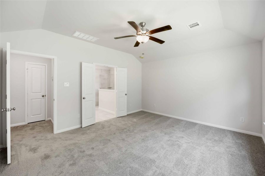 Spacious, unfurnished interior of a new home in Sundance Cove, Crosby (Image 15).
