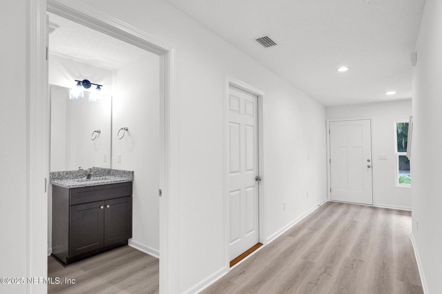 Spacious, unfurnished interior of a new home in , Palatka (Image 38).