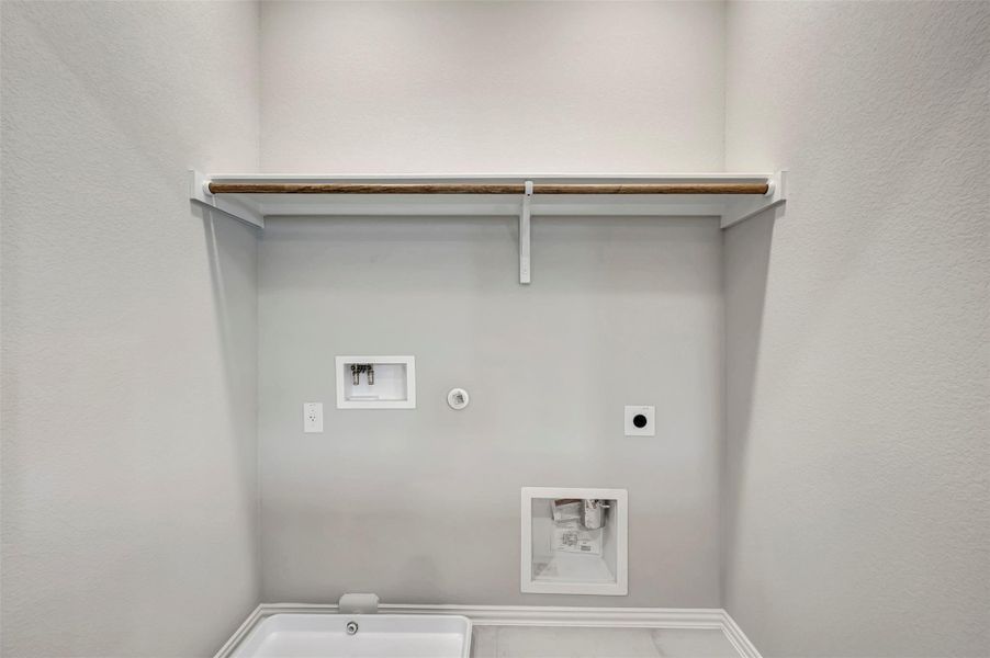 Spacious, unfurnished interior of a new home in Heritage, Dripping Springs (Image 31).