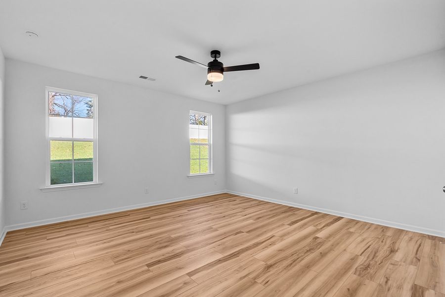 Spacious, unfurnished interior of a new home in Hanes Lake, Winston-Salem (Image 28).