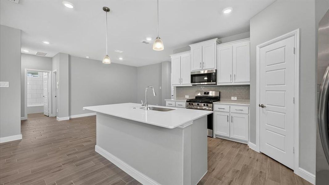 Furnished interior view inside a new home in Trails of Elizabeth Creek, Fort Worth (Image 6).