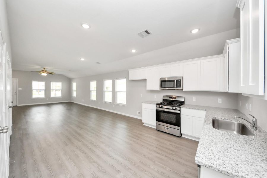 Image 4 of a home in .