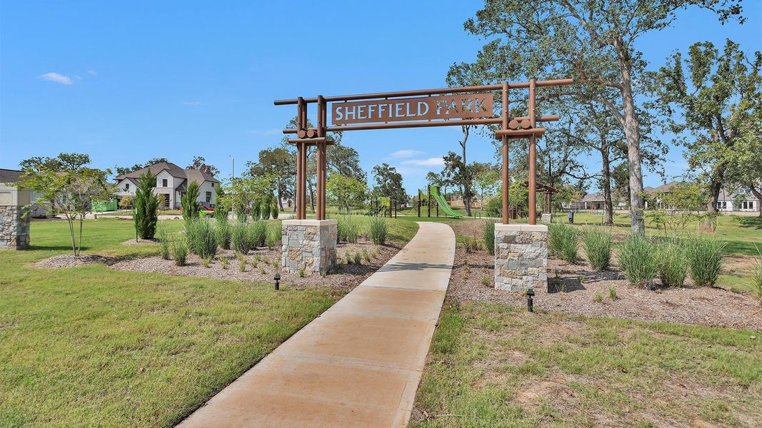 Image 21 of a home in Fulshear Lakes 80'.
