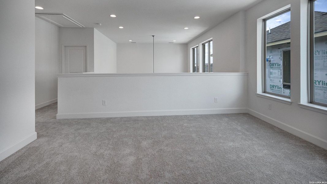 Spacious, unfurnished interior of a new home in Ladera, San Antonio (Image 25).