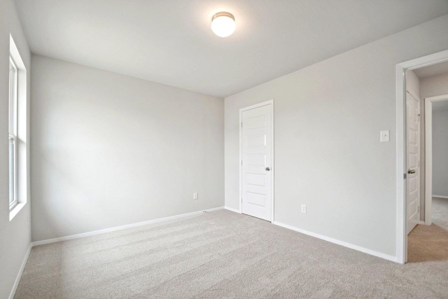 Spacious, unfurnished interior of a new home in Cloverleaf, Austin (Image 27).