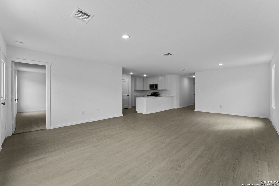 Spacious, unfurnished interior of a new home in Voss Farms, New Braunfels (Image 21).